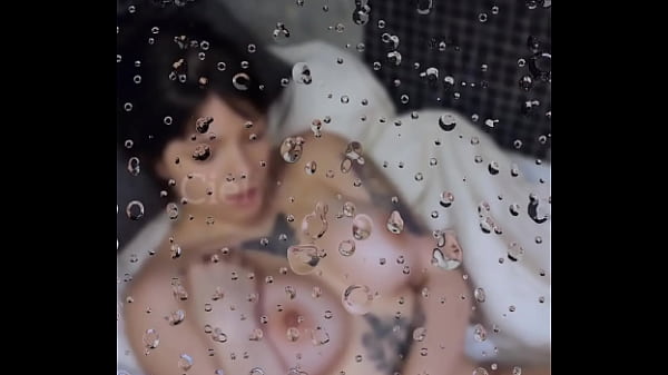 Cielitobebe se pajea en la bañadera con aceite (TRAILER)