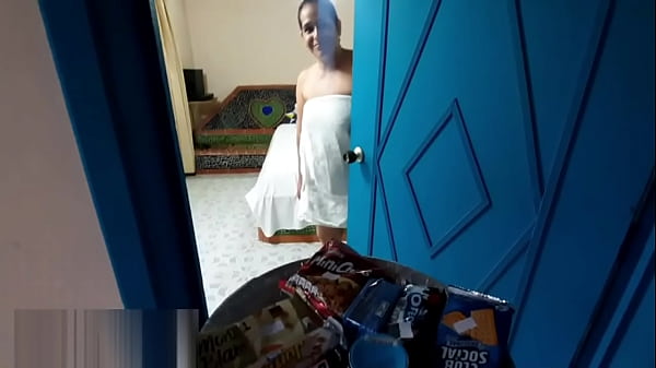 Un servicio muy especial a la habitación del Hotel termina en una rica follada con una rica con el botones – Hot Milf – CumShot – Porno En Español